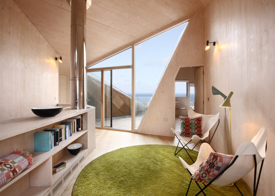 Дизайн треугольной гостиной