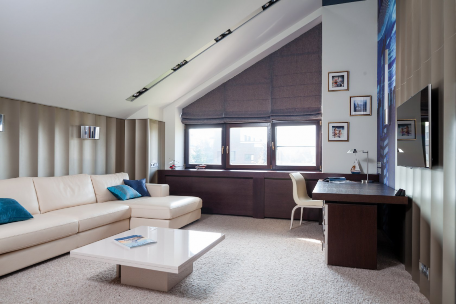 Дизайн треугольной гостиной