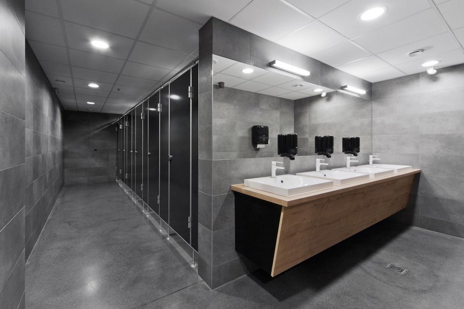 Современный общественный туалет