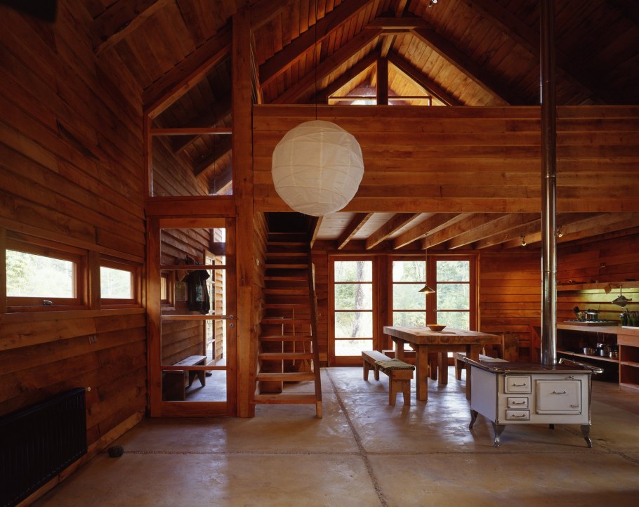 Баня с высоким потолком