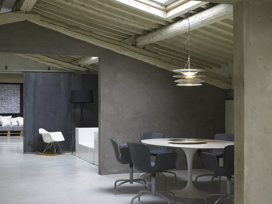 Потолок из микроцемента