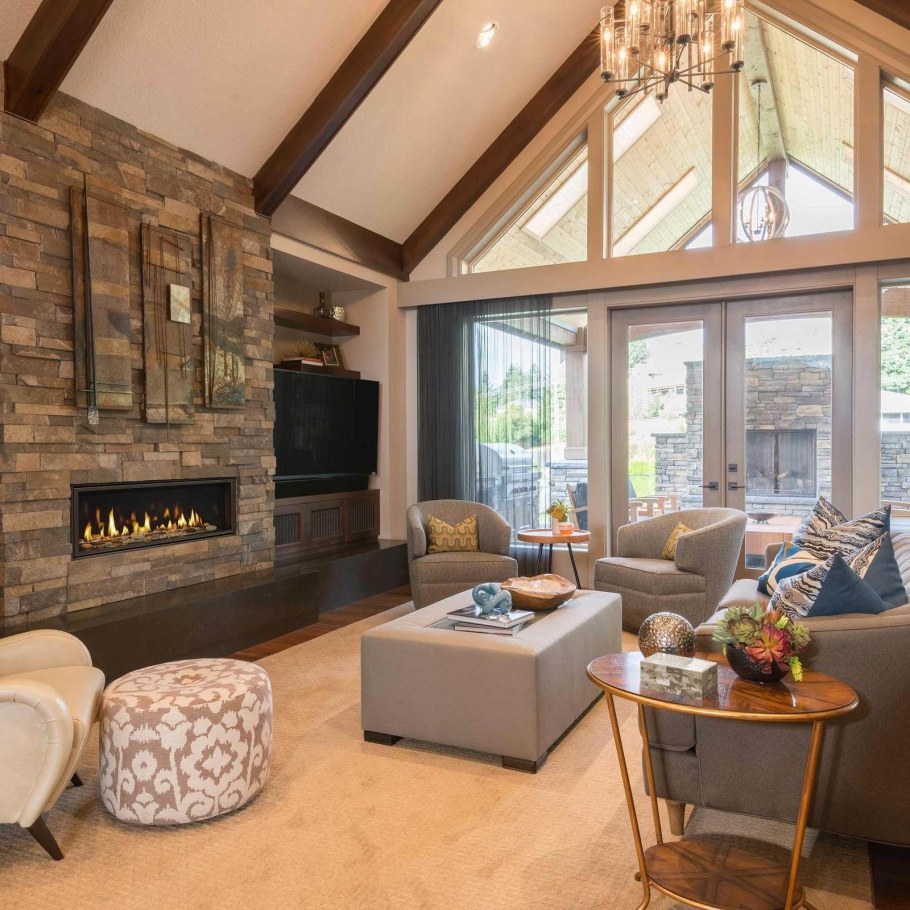 Гостиные с камином в загородном доме