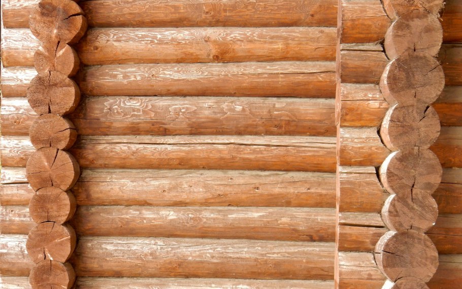 Стена из бревен