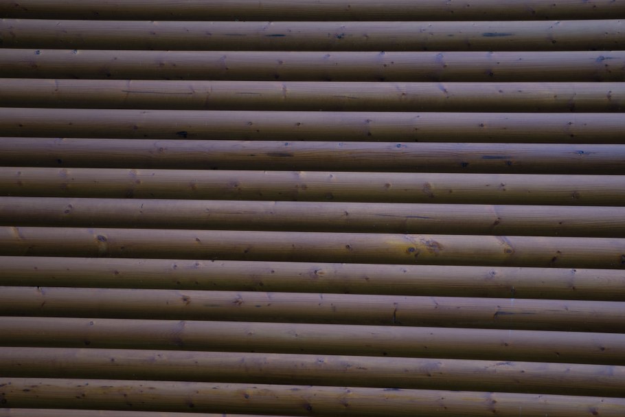 Деревянная стена