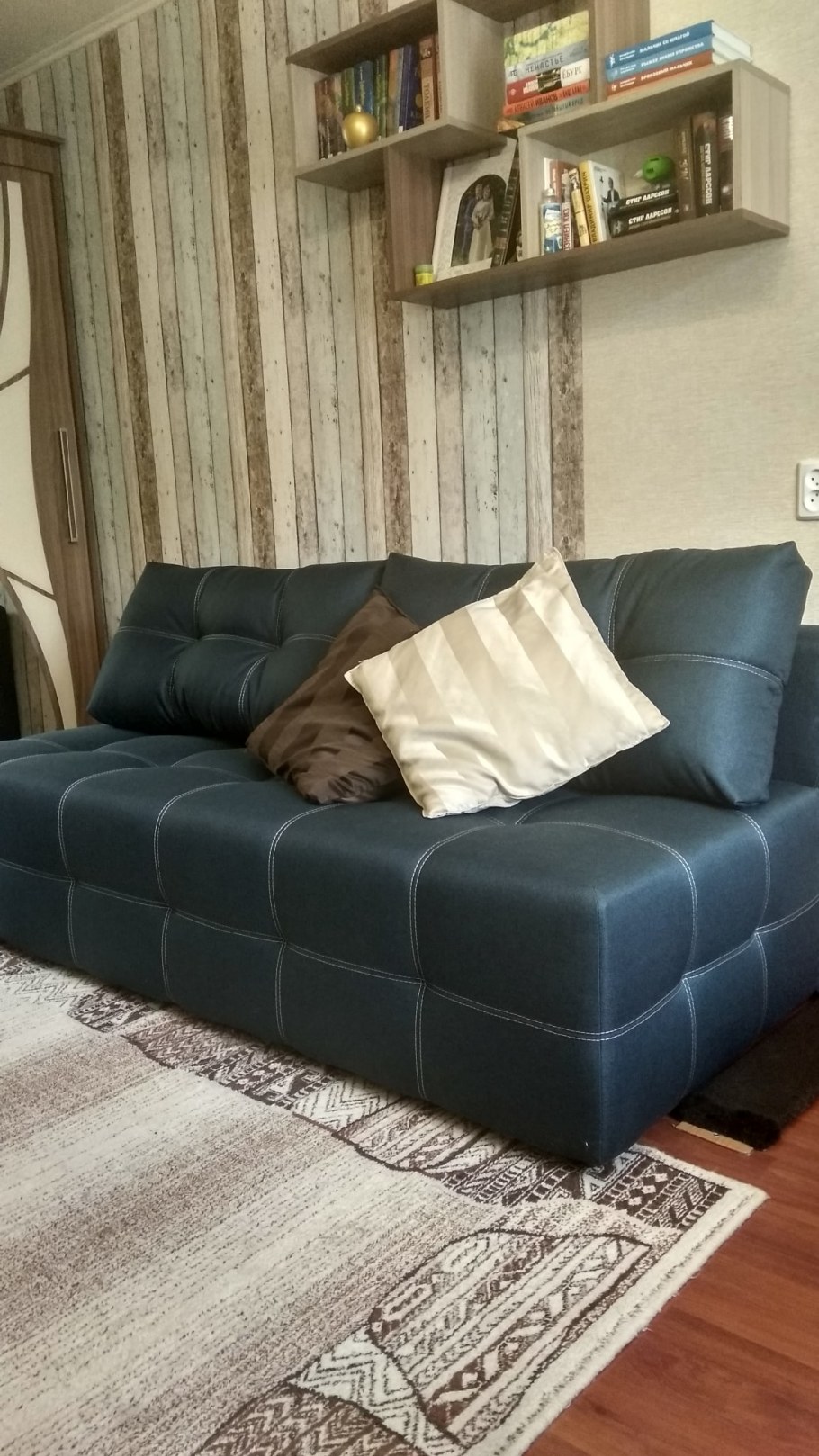 Диван и стенка в интерьере