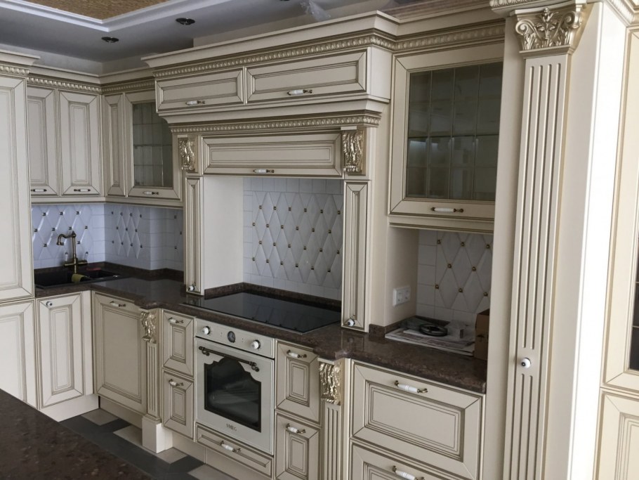 Кухня Неоклассика с патиной золотой