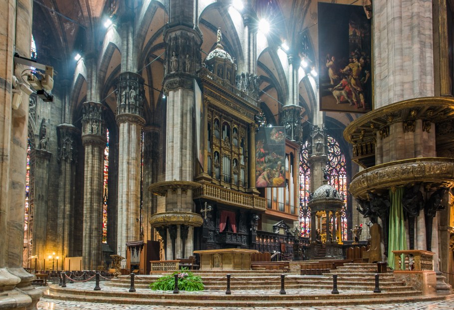 Собор Дуомо внутри алтарь
