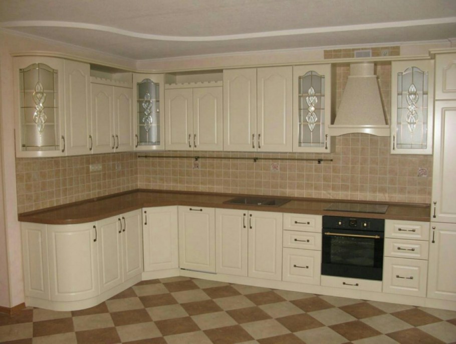 Угловая кухня бежевая