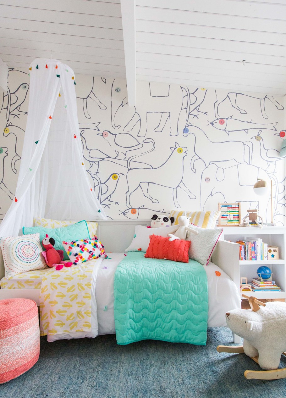 Маленькая детская комната для игрушек