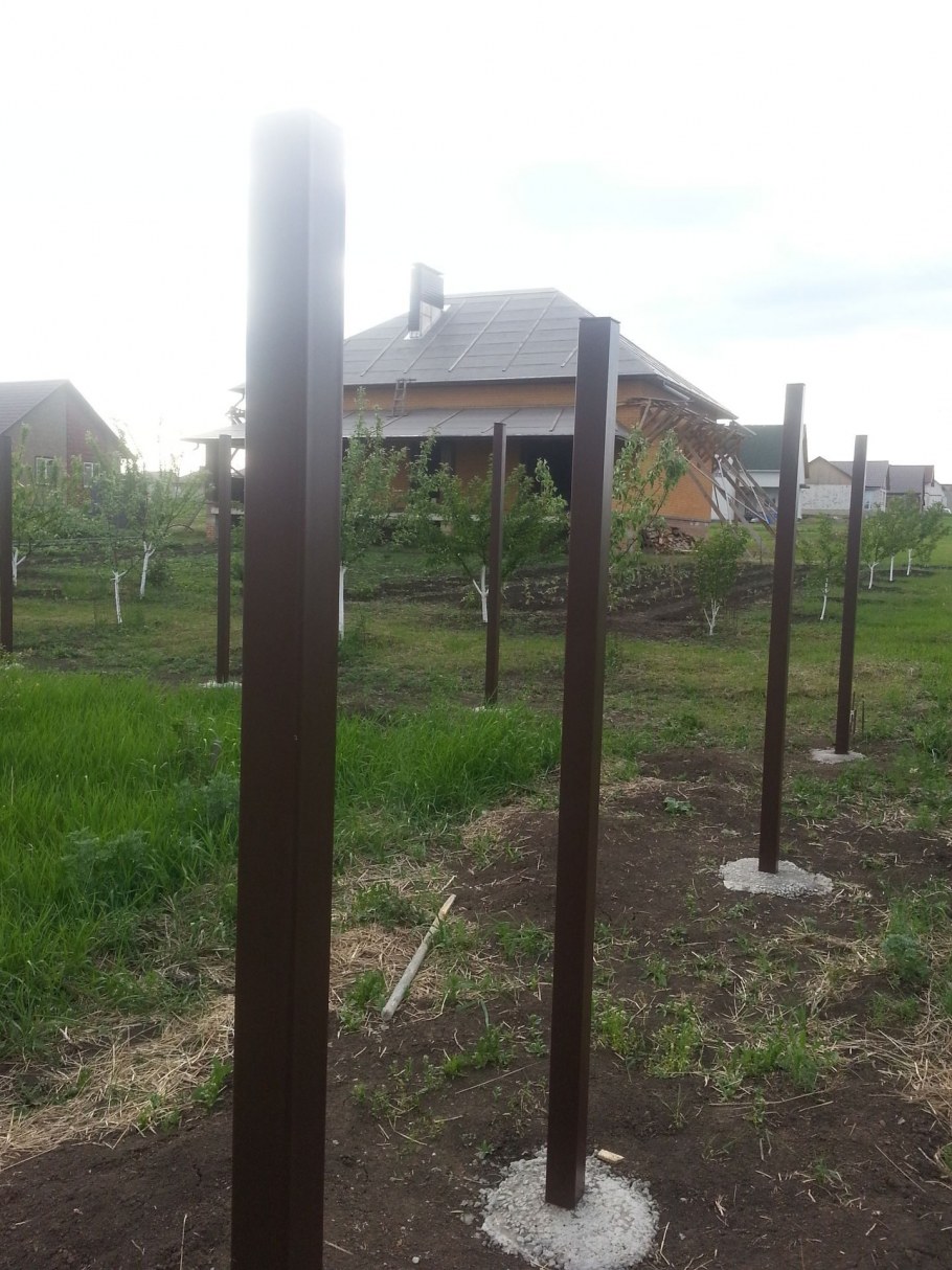 Столбы для забора из профлиста