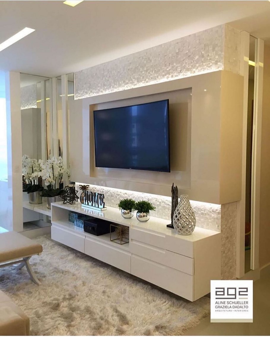 Телевизор в гостиную