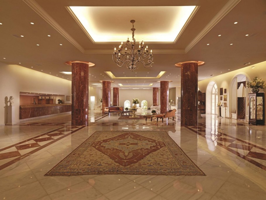 Холл гостиницы