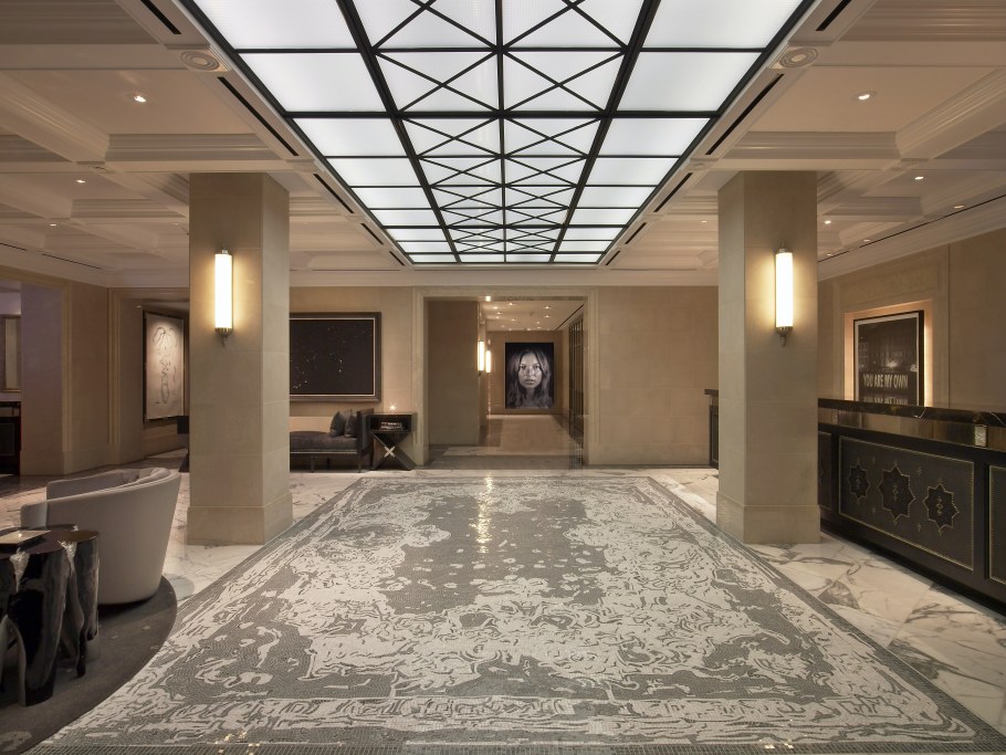 Холл гостиницы в Мраморном стиле