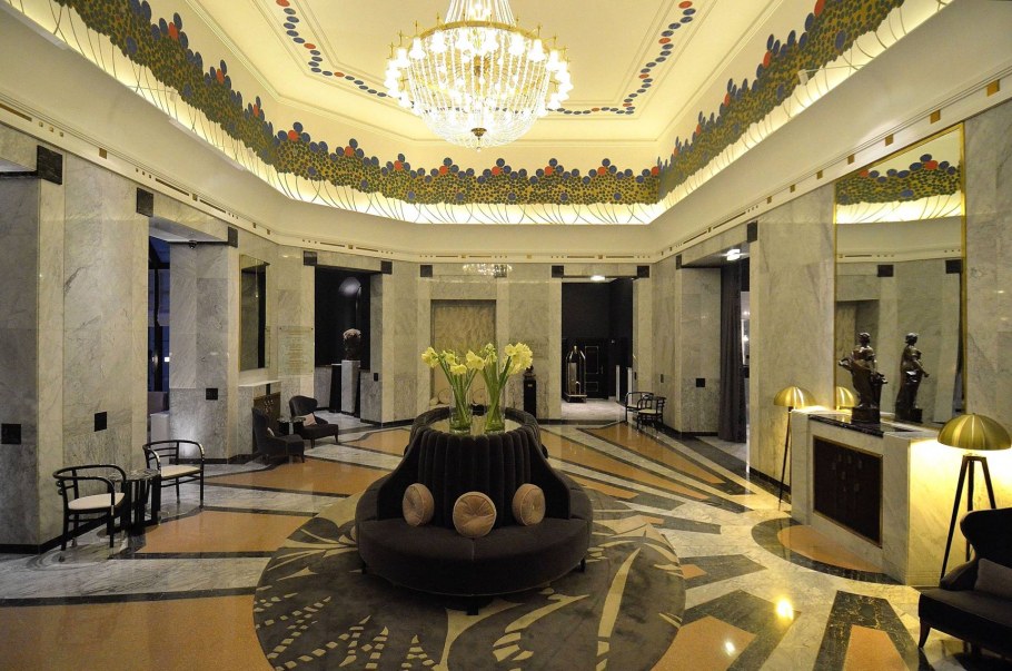Зальная композиция в гостинице