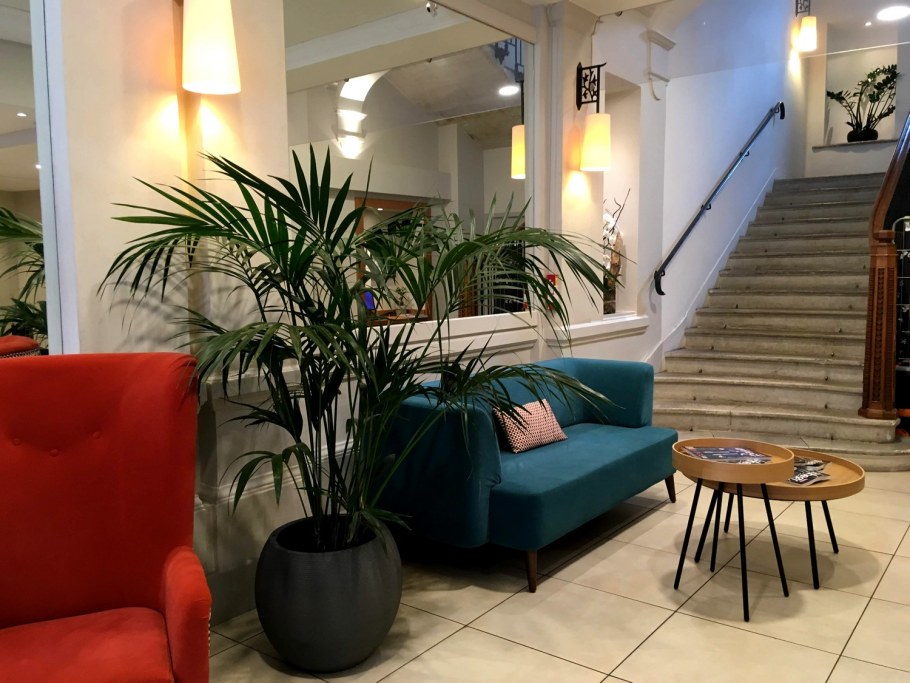 Вестибюль отеля 2 звезды