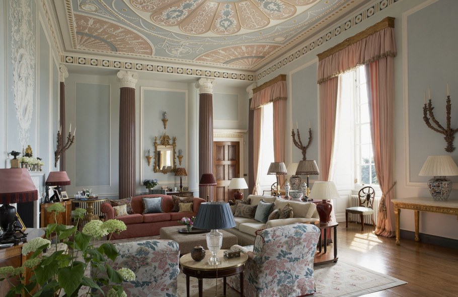 Стиль классицизм в интерьере спальни