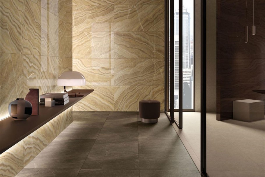 Керамогранит на стене в гостиной