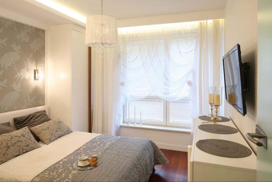 Маленькая спальня с балконом