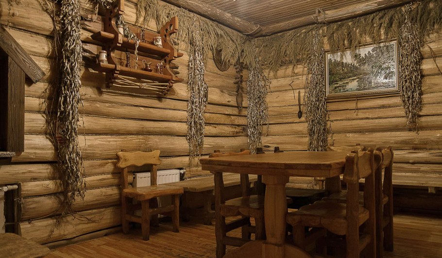 Интерьер бани из бревна