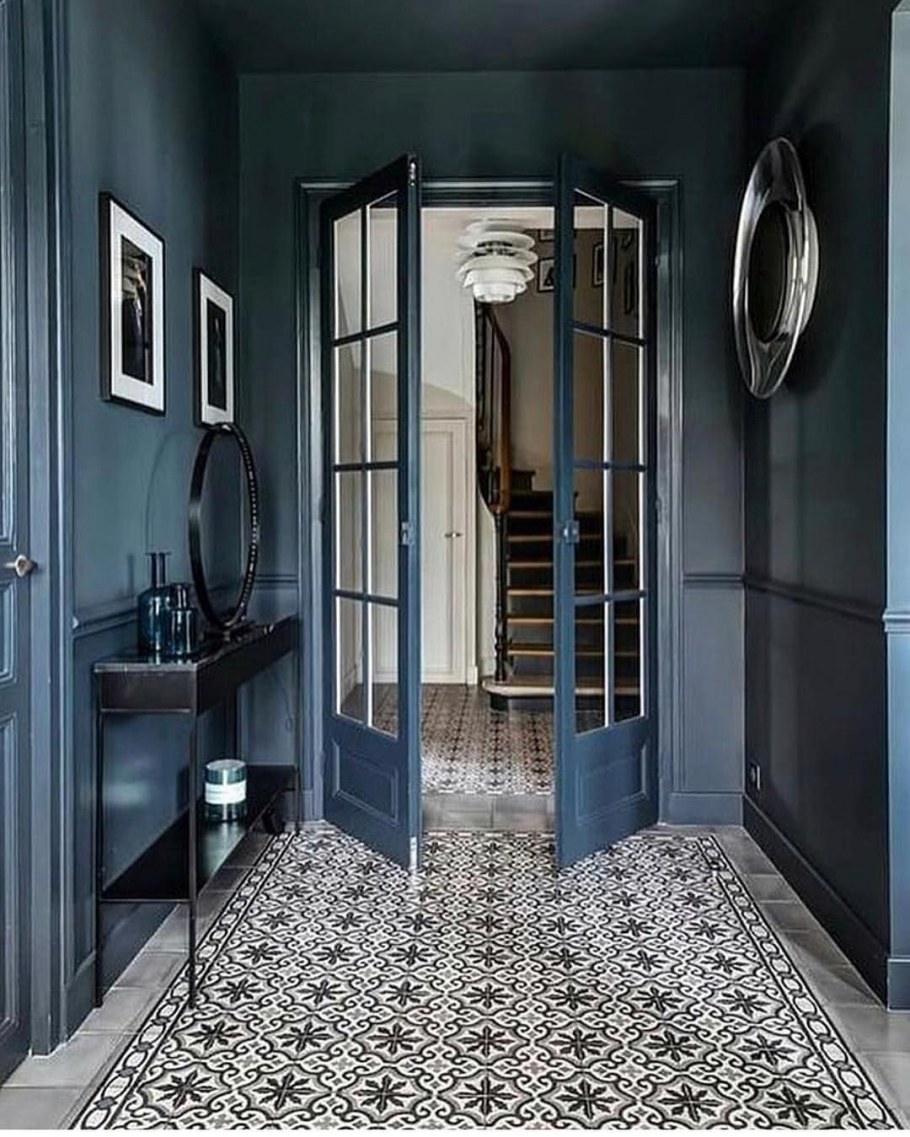 Голубая прихожая