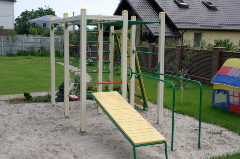 Спортивный уголок во дворе