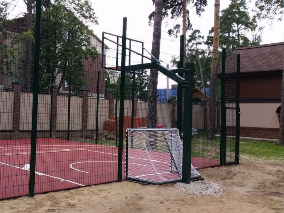 Спортивная площадка на участке