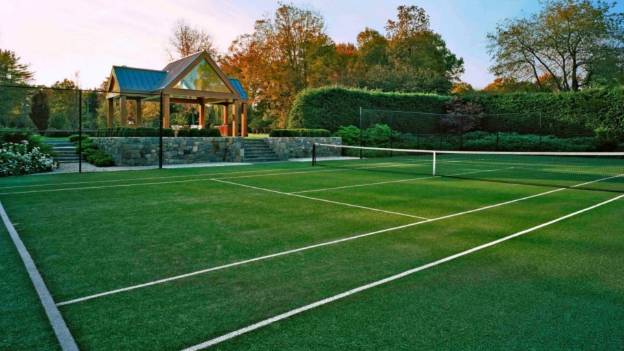 Теннисная площадка на даче