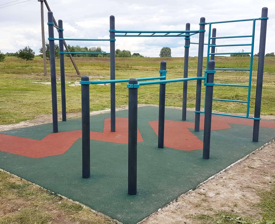 Площадка с турниками