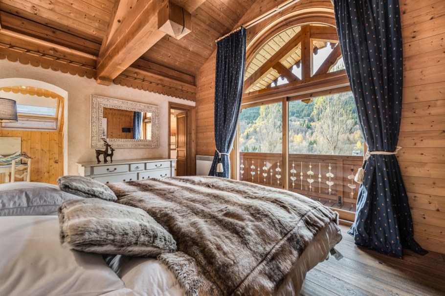 Спальня в швейцарском стиле