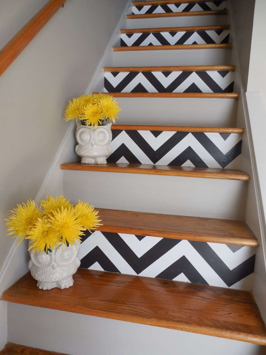 Деревянная ступенька крашеная