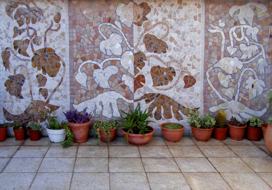 Декор из остатков керамической плитки