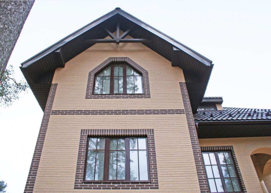 Фасад дома из облицовочного кирпича