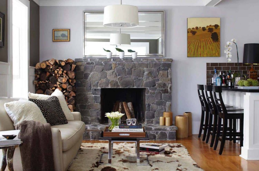 Кухня-гостиная с декоративным камином