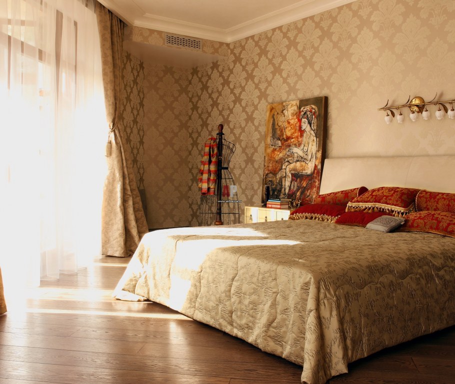 Спальня в бело золотых тонах