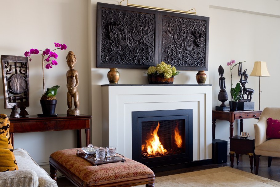 Камин в маленькой комнате