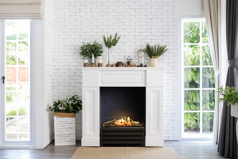 Свечной камин с зеркалом