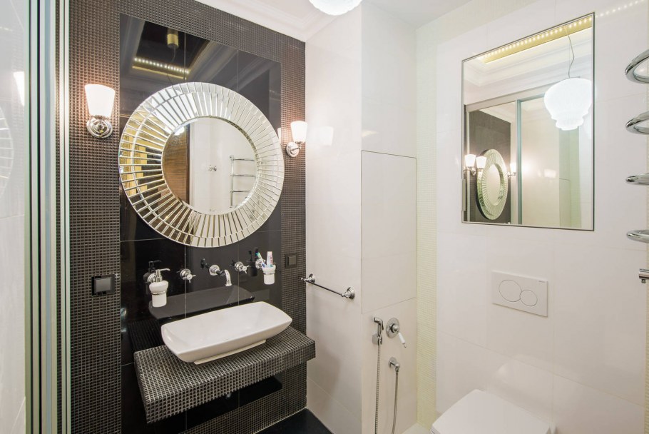 Ванна в стиле арт деко с душевой кабиной