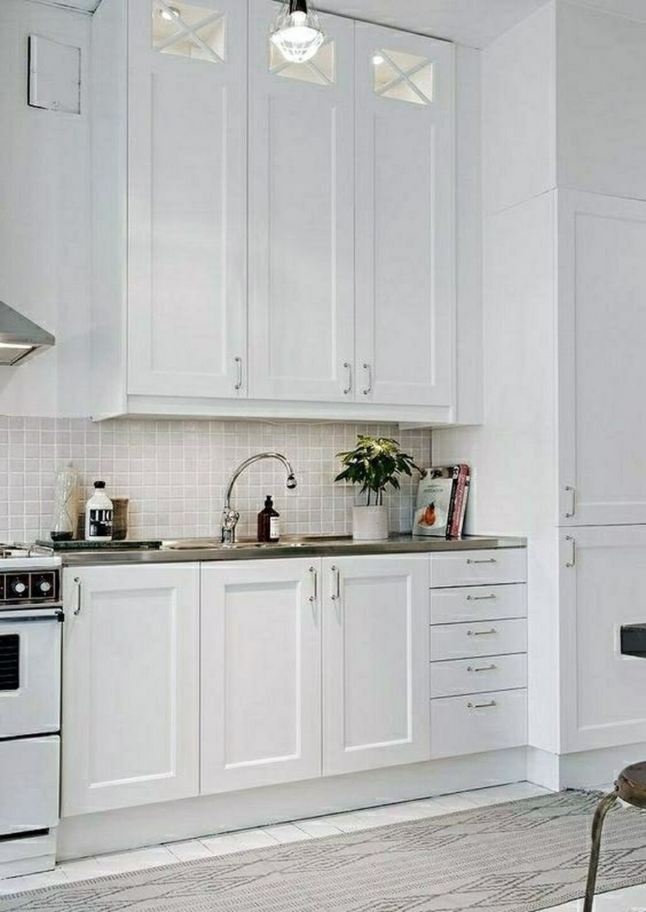 Белая кухня Неоклассика икеа