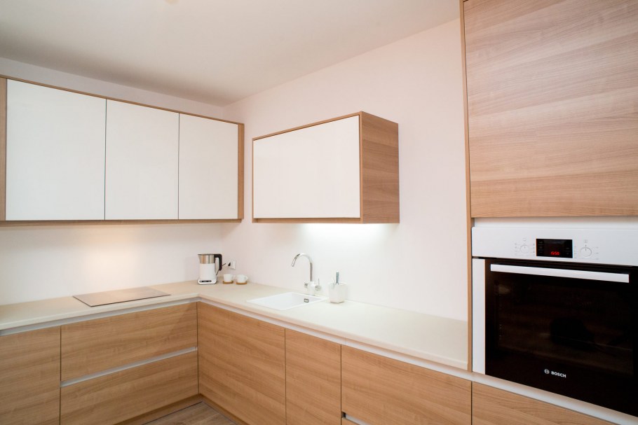 Кухонный гарнитур белый с венге