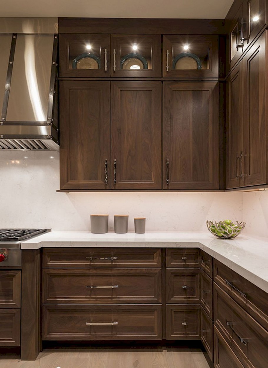 Кухонный гарнитур коричневый