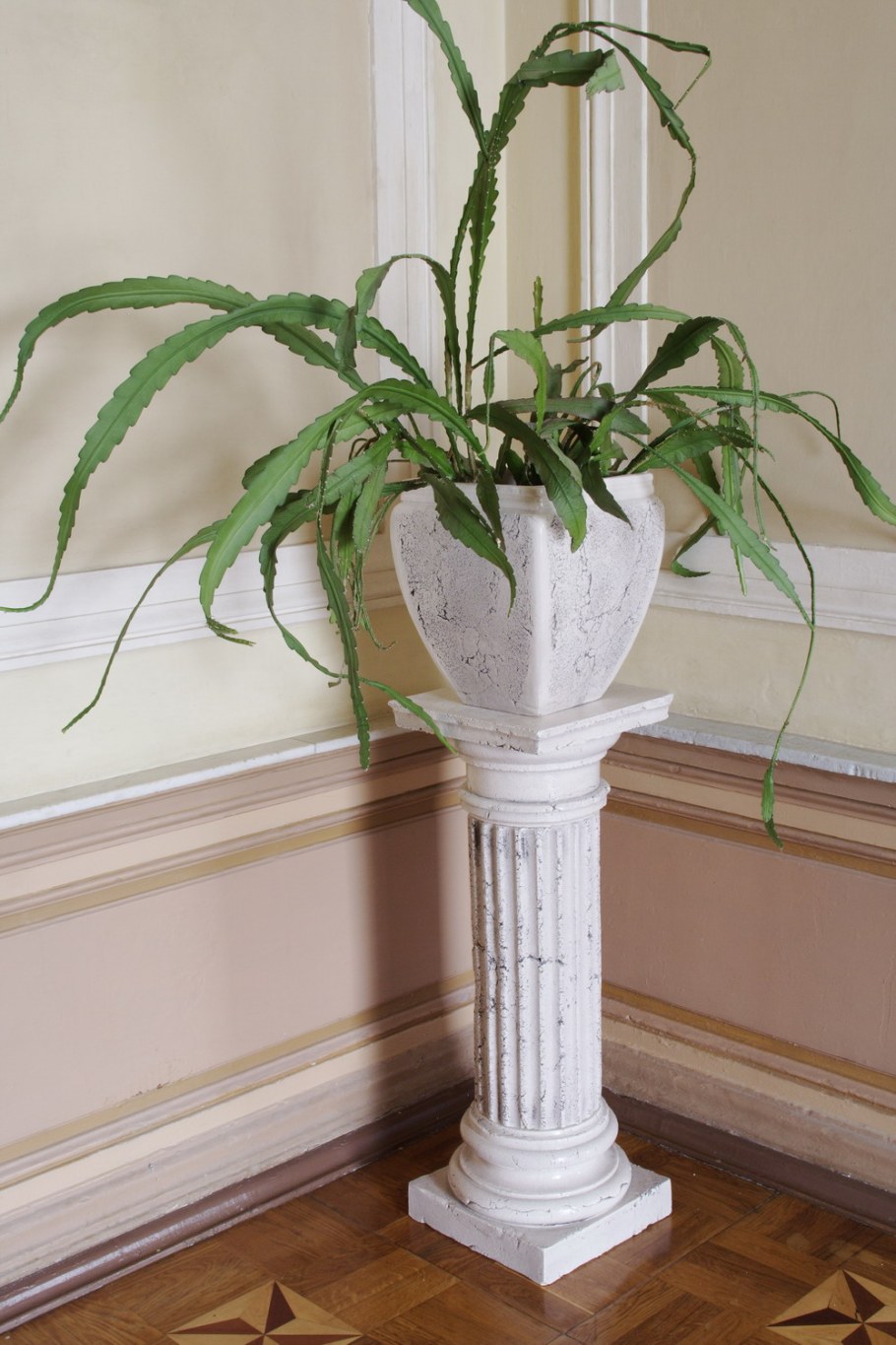 Колонна для цветов