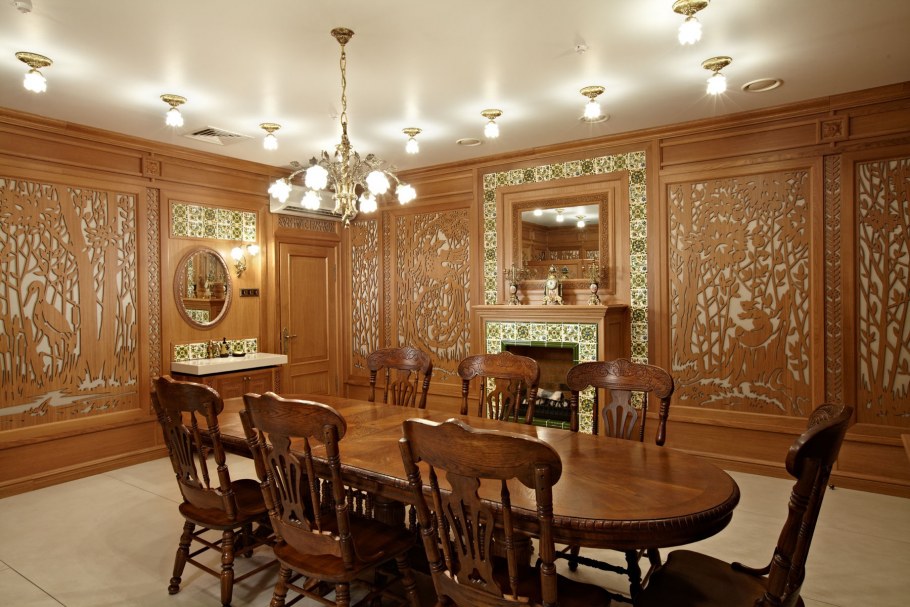 Резные деревянные панели в интерьере