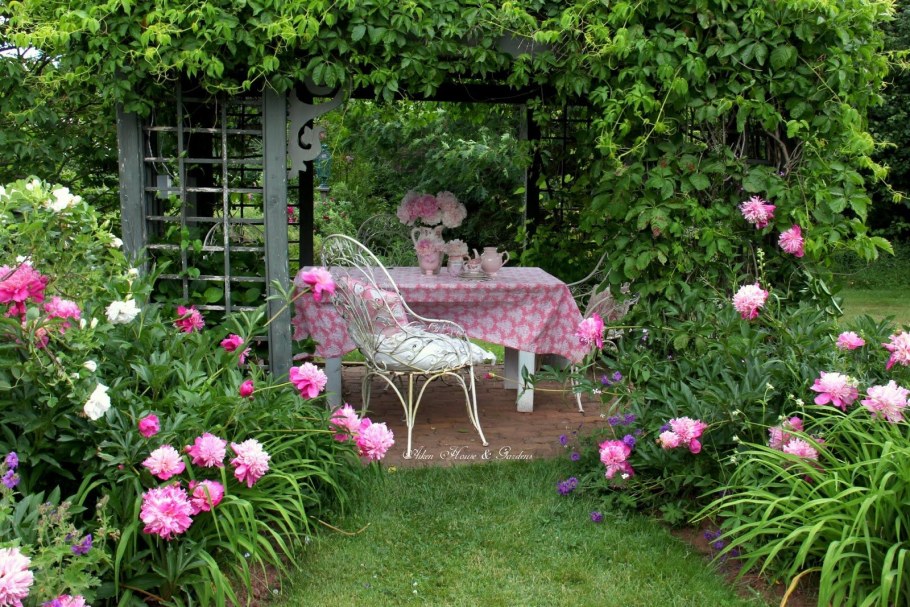 Пергола в английском саду