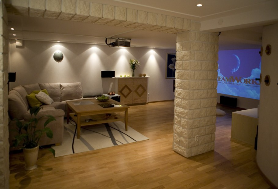 Цокольный этаж в светлых тонах