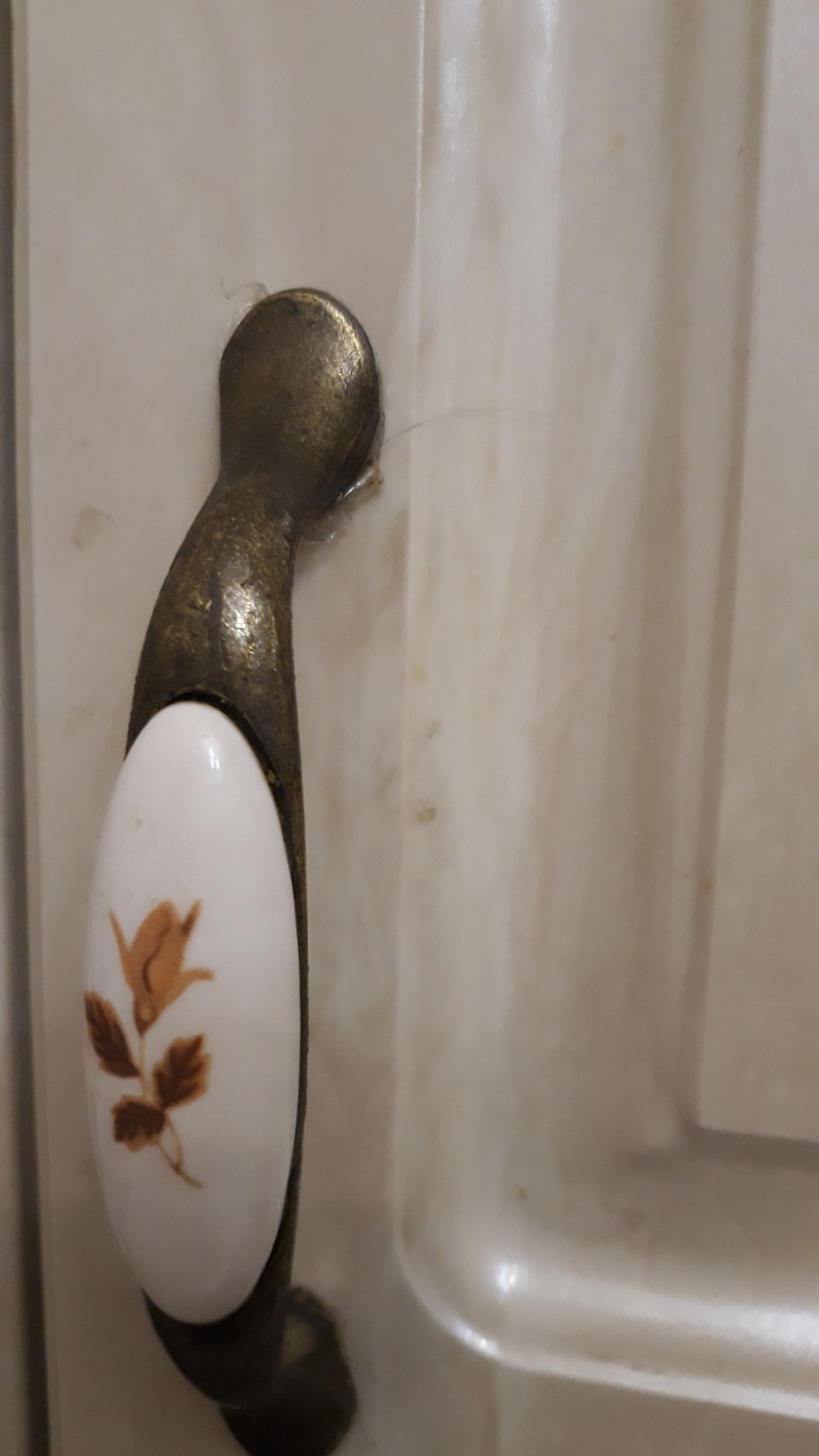 Оттереть ручку с двери