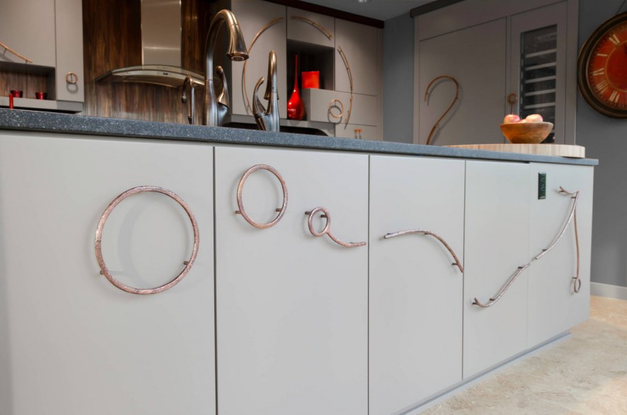Стильные ручки для кухонной мебели