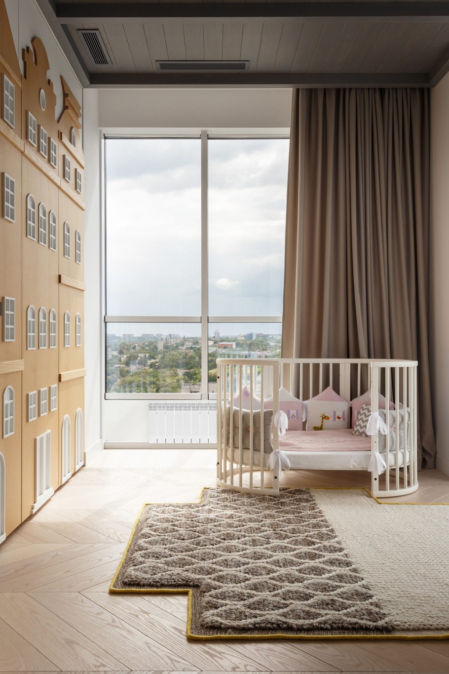 Детская комната с панорамным окном