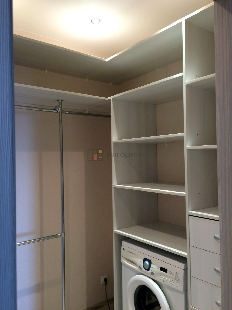 Встроенная кладовка маленькая
