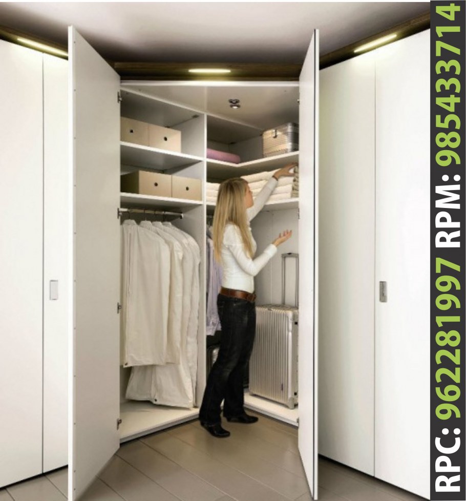 Угловой шкаф в гардеробной