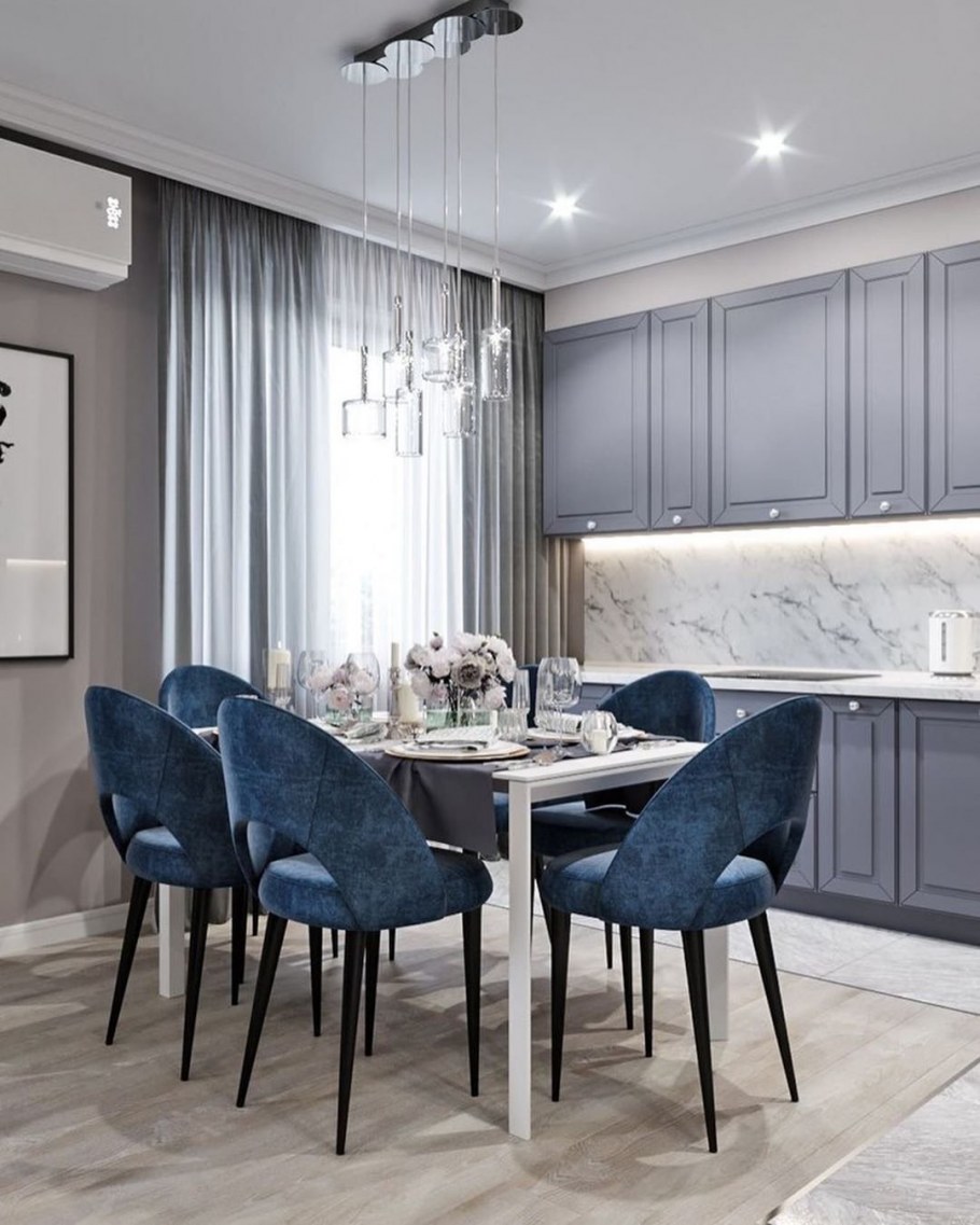 Серый диван в кухне гостиной